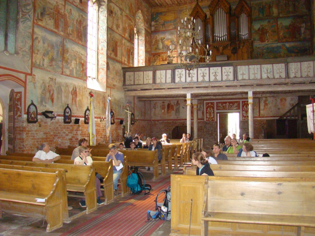 wnętrze kościoła w Małujowicach
